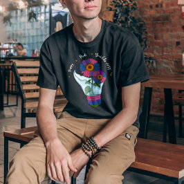 Camiseta Bandera bisexual LGBTQ girando en torno a una bomb