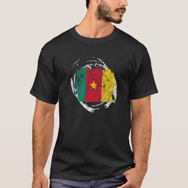 Camiseta Bandera camerunesa orgullosa del corazón de mí (Anverso)