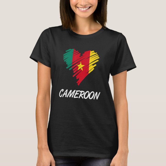 Camiseta Bandera camerunesa orgullosa del corazón de mí (Anverso)