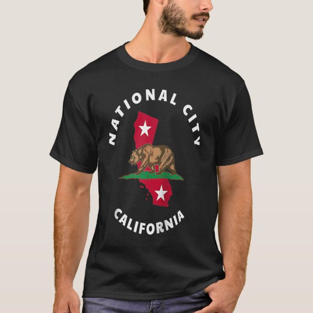 Camiseta Bandera de California y placa de oso de la Nationa (Anverso)