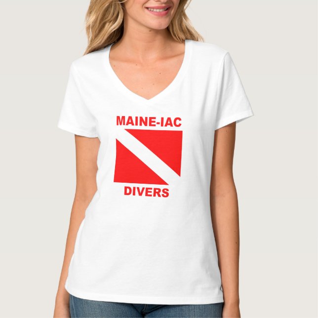 Camiseta Bandera de Divers Maineiac Logo Womens V cuello Te (Anverso)