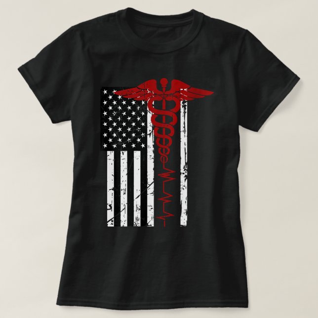 Camiseta Bandera de Estados Unidos Símbolo médico negro pat (Diseño del anverso)