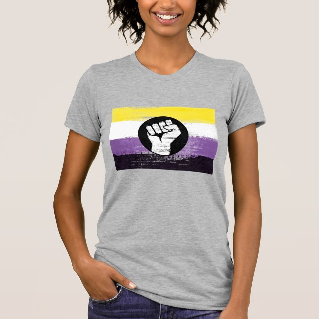 Camiseta Bandera de protesta pintada no binaria (Anverso)