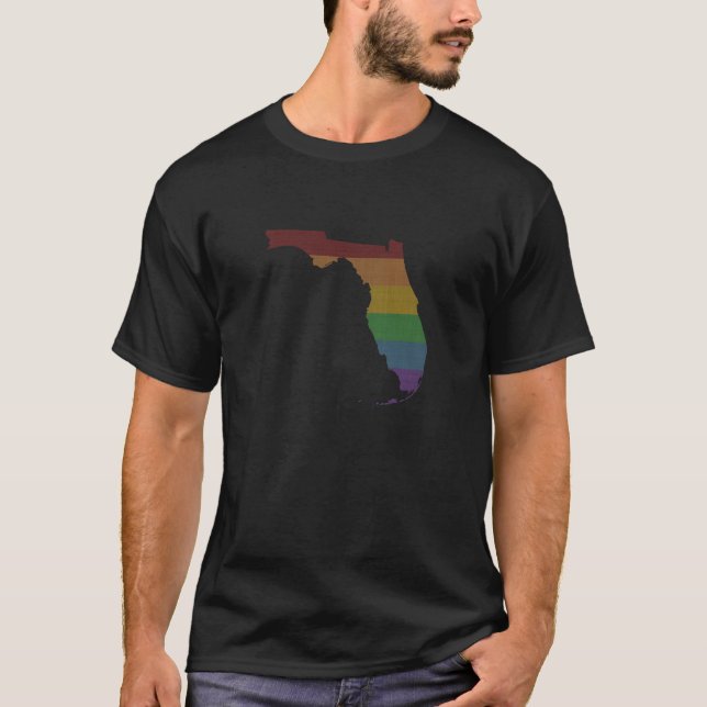 Camiseta Bandera del Orgullo del Arcoiris en el mapa de Flo (Anverso)