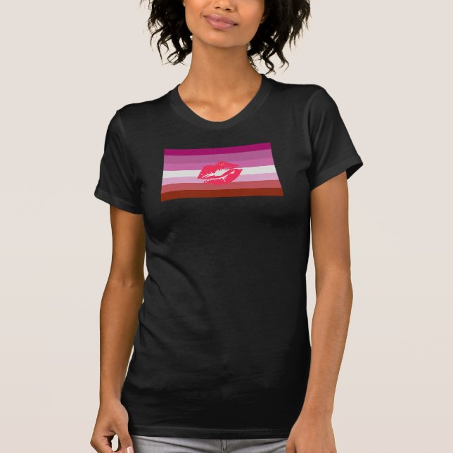 Camiseta Bandera del Orgullo Lésbico con lápiz labial (Anverso)