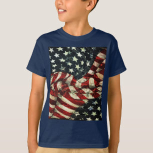 Camiseta Bandera estadounidense-camuflaje por Shirley Taylo