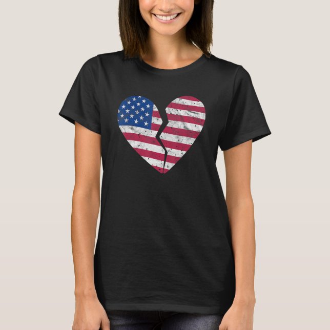 Camiseta Bandera Estadounidense Rota Forma De Corazón (Anverso)