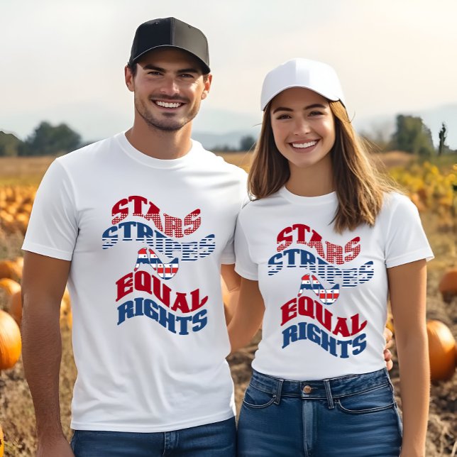 Camiseta Bandera estadounidense tira rayas y nombre de dere (American Flag Stars Stripes and Equal Rights Name T-Shirt)