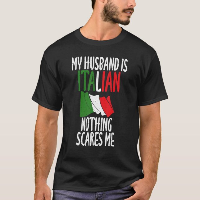 Camiseta Bandera italiana a mi marido no le asusta nada (Anverso)