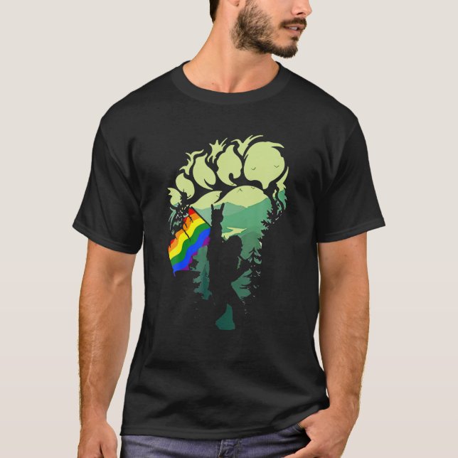 Camiseta Bandera LGBT de pie Sasquatch Orgullo gay Arcoiris (Anverso)