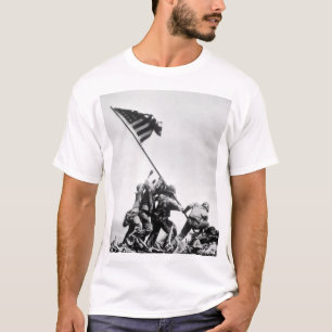 Camiseta Bandera que aumenta en la imagen de Iwo Jima_War