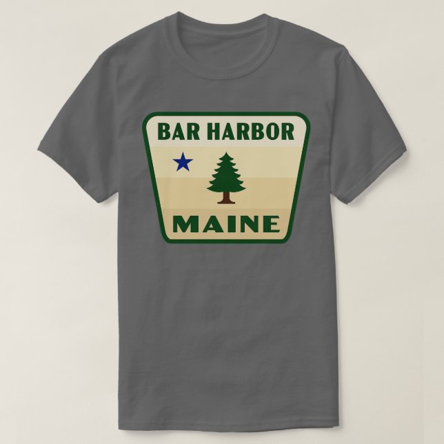 Camiseta Bar Harbour Maine Retro Pine Tree Badge Tan (Diseño del anverso)