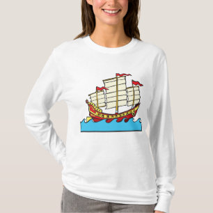 Camiseta Barco Chino Rojo Tradicional sobre Olas Azules