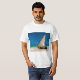 Camiseta Barco de pesca tradicional en la playa