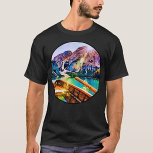 Camiseta Barco en un lago cerca de las montañas pintura acu