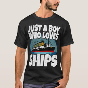 Camiseta Barco Sólo Un Niño Que Ama A Los Buques Boys Titan