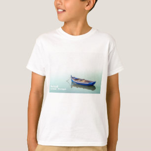 Camiseta Barco viejo de Aiola. Pequeño bote de remos en la 