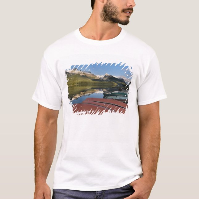 Camiseta Barcos estacionados en la orilla del lago Maligno, (Anverso)