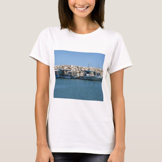 Camiseta Barcos pesqueros mediterráneos en diseño de mar az (Anverso)