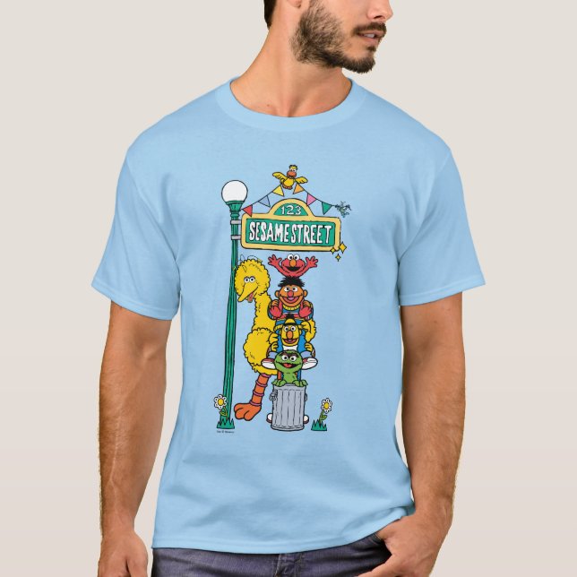 Camiseta Barrio Sésamo | Bajo el Rótulo de Plaza Sésamo (Anverso)