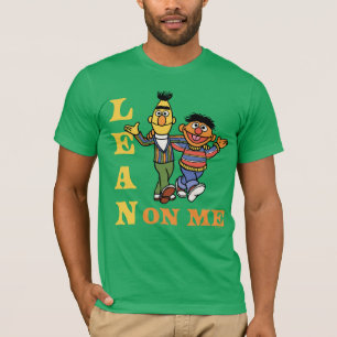 Camiseta Barrio Sésamo   Bert y Ernie Lean sobre mí