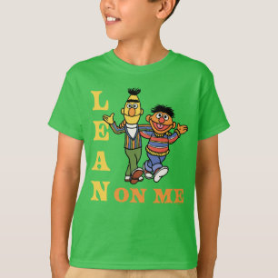 Camiseta Barrio Sésamo   Bert y Ernie Lean sobre mí