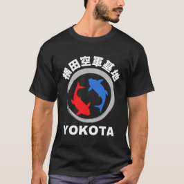 Camiseta Base aérea Yokota en japonés con peces Koi