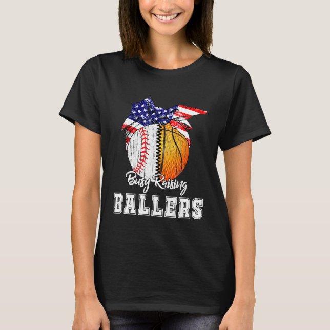 Camiseta Baseball Basketball Mom Busy Raising Ballers Ameri (Anverso)