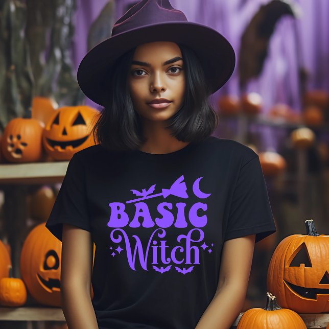 Camiseta básica de Brujas de Halloween (Basic Witch Purple Typography Halloween T-shirt)
