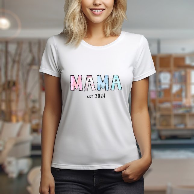 Camiseta básica de Mama est Womens (Mama est 20xx design with editable text and watercolor doodle letters)