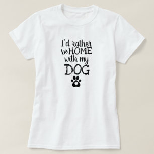 Camiseta básica en casa con mi perro