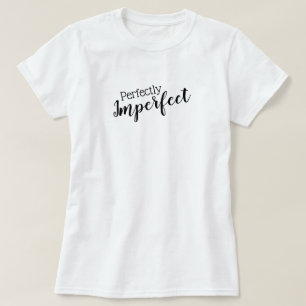 Camiseta básica femenina perfectamente imperfecta