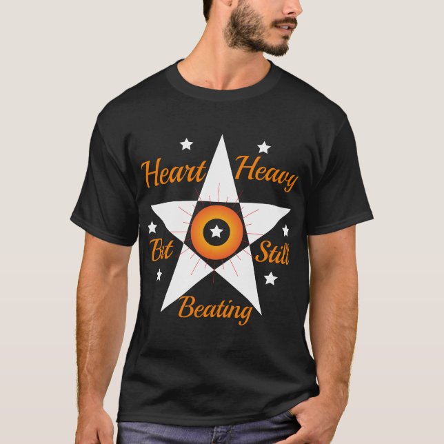 Camiseta básica oscura HEART HEAVY (Anverso)