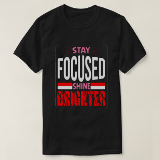Camiseta básica oscura Mantén el enfoque brilla má