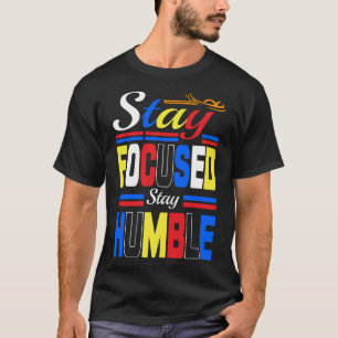 Camiseta básica oscura 'Mantén el enfoque mantén l