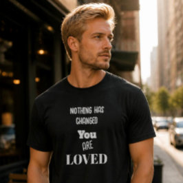 Camiseta básica oscura 'Nada ha cambiado, eres ama