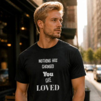 Camiseta básica oscura 'Nada ha cambiado, eres ama