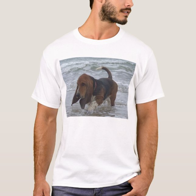 Camiseta Basset Hound en el mar (Anverso)