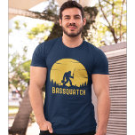 Camiseta Bassquatch Funny Big foot<br><div class="desc">Diseño lindo en colores amarillos con la frase "BASSQUATCH" y la imagen de pie grande con una caña de pescar. Este diseño es ideal para los amantes de la pesca, y de pie grande ideal para regalar en cumpleaños, navidades, aniversarios o en cualquier no dudes y adquiera la suya ahora....</div>