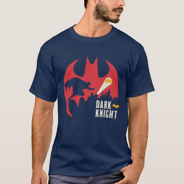 Camiseta Batman El Logo De La Muralla De Knight Oscuro (Anverso)