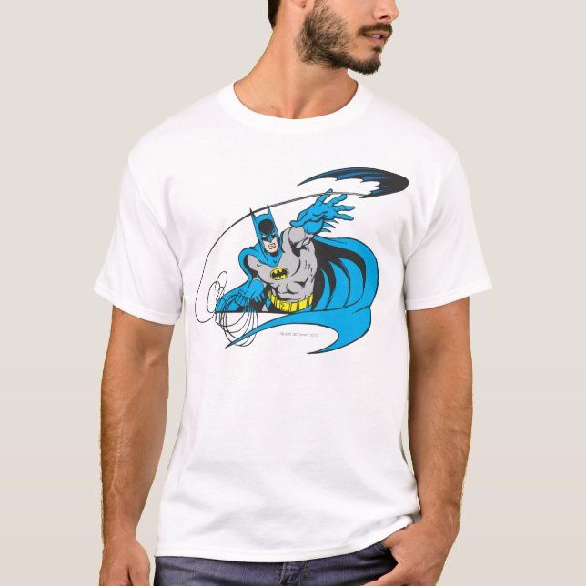 Camiseta Batman Throws Batarang 3 (Anverso)