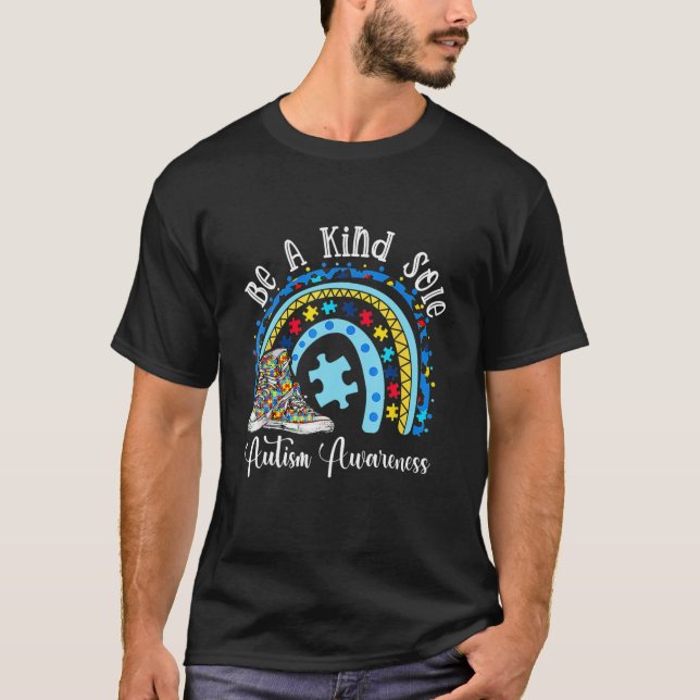 Camiseta Be A Kind Sole Autism Awareness Rainbow Puzzle Pie (Anverso)