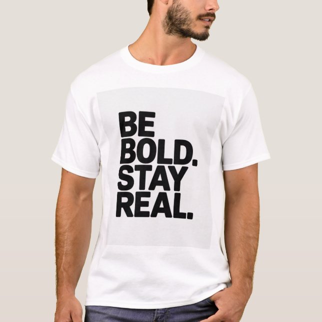 Camiseta Be Bold Stay Real – Minimal Motivational Typograph (Anverso)