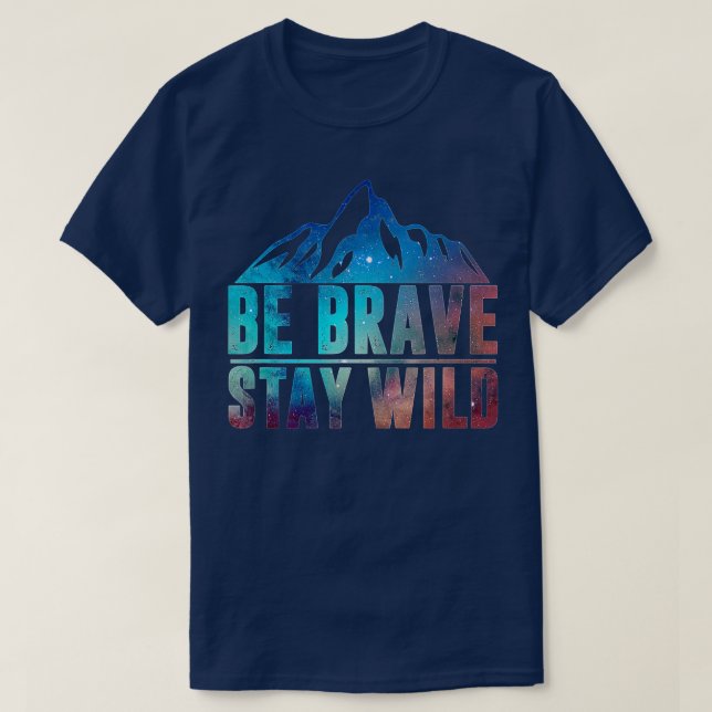 Camiseta BE BRAVE SAY WILD Senderismo Camping Naturaleza si (Diseño del anverso)
