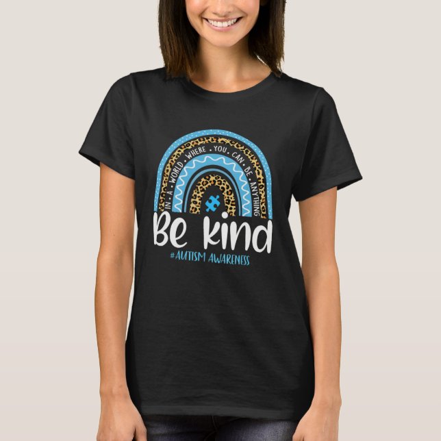 Camiseta Be Kind Autism Awareness Leopard Rainbow Choose Ki (Anverso)
