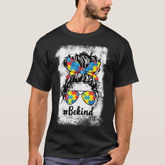 Camiseta Be Kind Autism Awareness Month Cute Messy Bun Girl (Anverso)