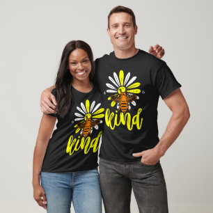 Camiseta Be Kind Bee and Daisy