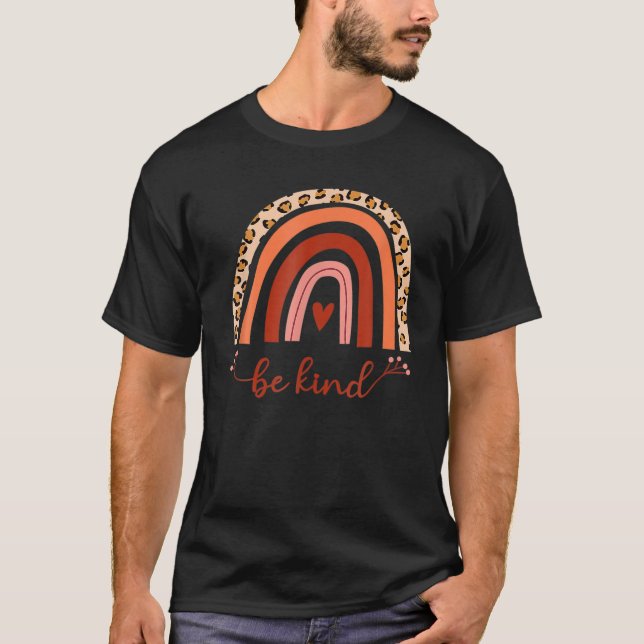 Camiseta Be Kind Boho Rainbow Motivation Cheetah Heart Love (Anverso)