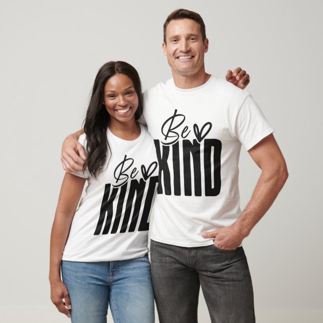Camiseta Be Kind Bold Script Overlay (Unisexo)