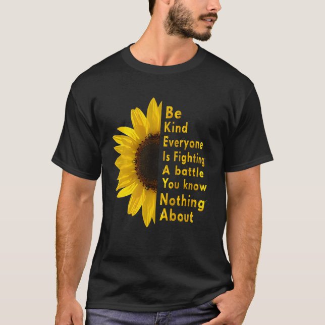 Camiseta Be Kind Everyone You Meet Is Fighting A Battle Sun (Anverso)